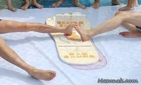 مسابقه خنده دار و دیدنی کشتی با انگشتان پا + تصاویر