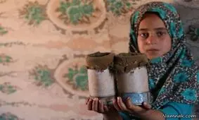 دختری که پاهایش قطع بود و با قوطی کنسرو راه میرفت + تصاویر