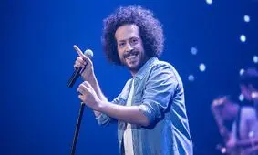 به مناسبت تولد سینا حجازی: اجرای زنده در خندوانه