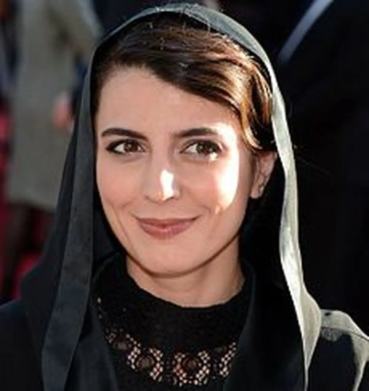 فیلم / فراری دادن لیلا حاتمی با کفش پاشنه بلند