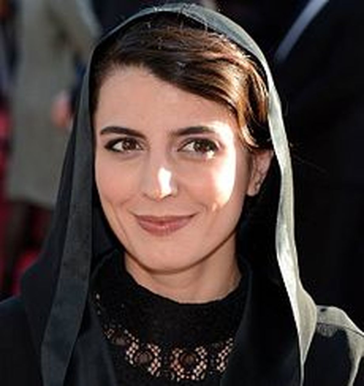 فیلم / فراری دادن لیلا حاتمی با کفش پاشنه بلند