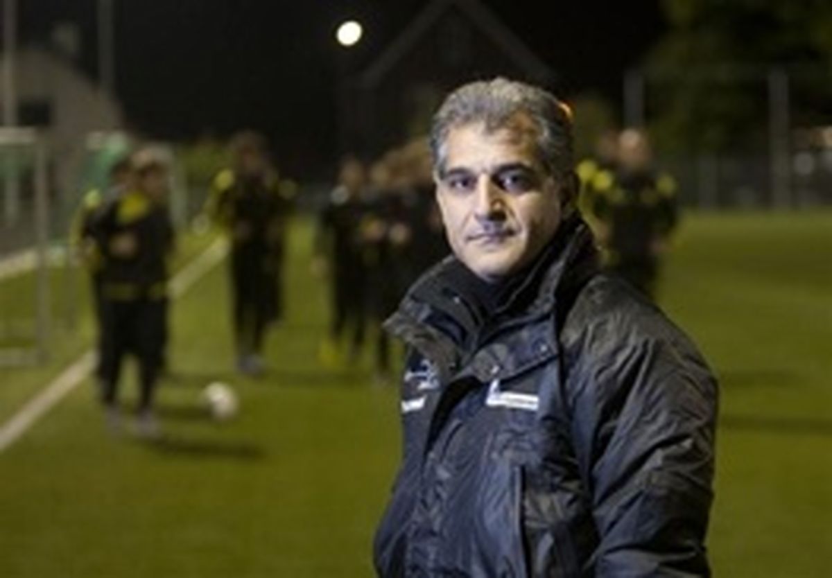 تمدید قرارداد تنها مربی ایرانی فوتبال اروپا