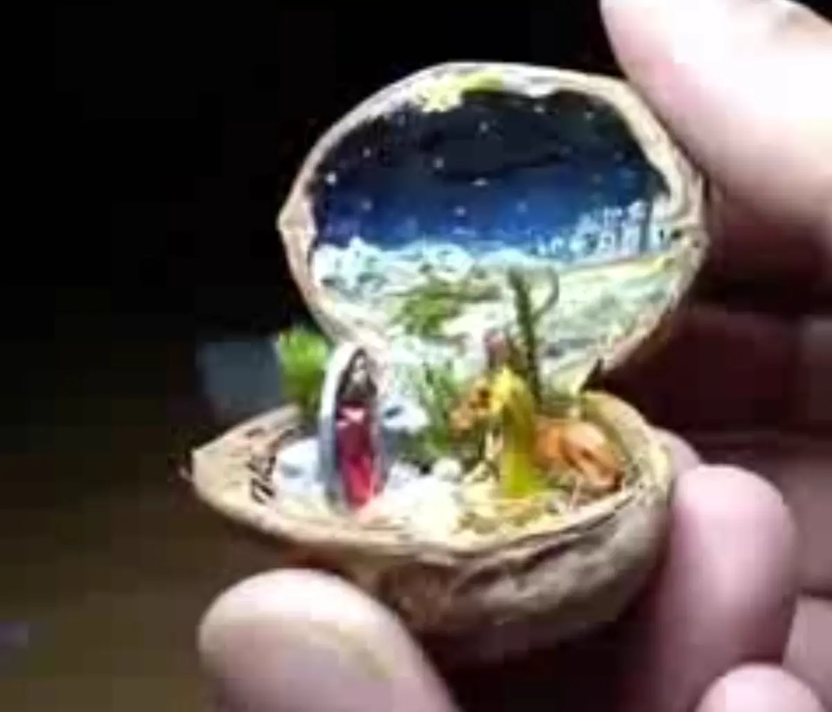 روح کریسمس در یک گردو