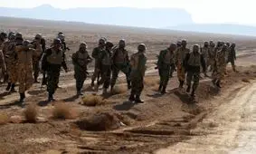 فرود چتربازان تیپ نوهد در منطقه رزمایش/ بهره گیری از تجهیزات مدرن انفرادی در رزمایش نزاجا