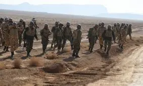 فرود چتربازان تیپ نوهد در منطقه رزمایش/ بهره گیری از تجهیزات مدرن انفرادی در رزمایش نزاجا