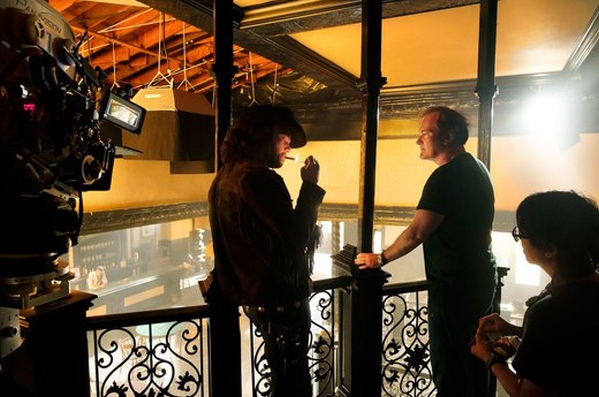 عکس/ ۳ غول بزرگ دنیای سینما کنار هم در یک صحنه از فیلم جدید تارانتینو