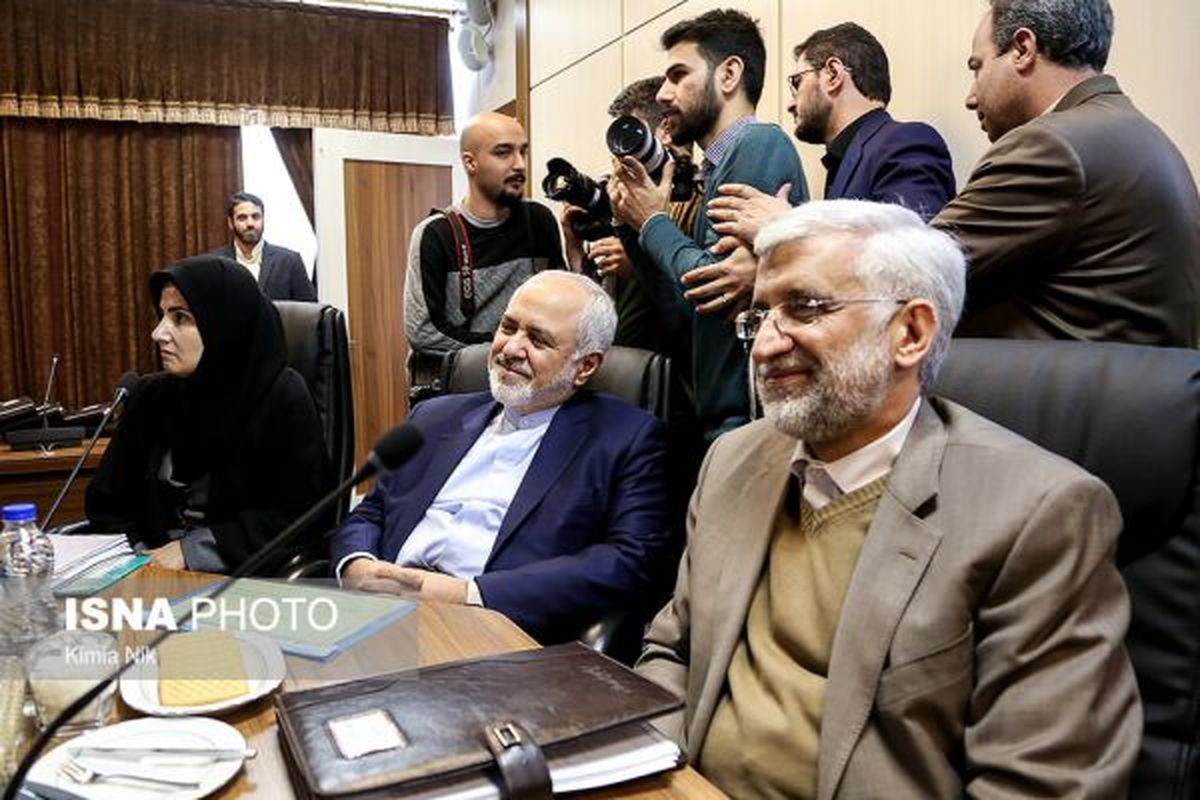 از لبخند معنادار ظریف در کنار جلیلی تا چهرههای پر فکر مسئولان در جلسه امروز مجمع تشخیص+ عکس