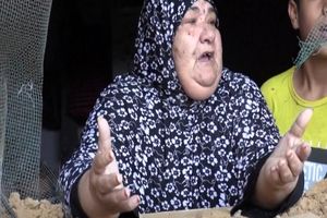 زن فلسطینی در خانه ویران شده: تا زمانی که بمیرم اینجا خواهم ماند/ ویدئو