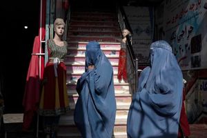 وضعیت ترسناک زنان در سایه حکومت طالبان/ نگرانی از قاچاق دختران و فروش آنها/ هشدار سازمان ملل در مورد حذف بانوان از افغانستان