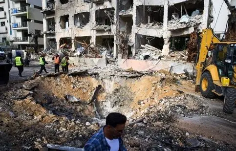 مناطق مختلف اسرائیل پس از حملات موشکی ایران/ منتخب تصاویر CNN و AP از منابع مختلف

