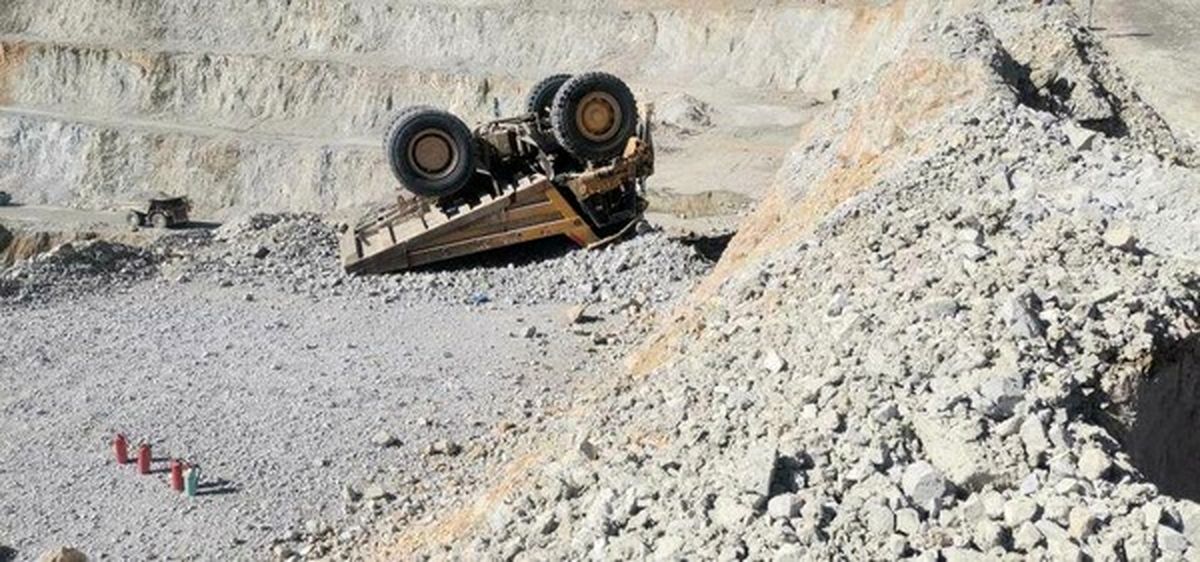 کارگر مصدوم حادثه سقوط دامپتراک جان باخت