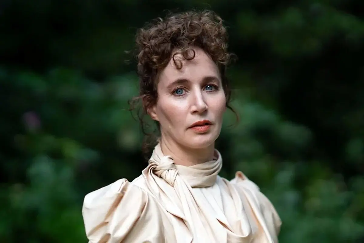  چگونه یک رمان اروتیک جنجالی شد؟ | شیطنت زنان میانسال 