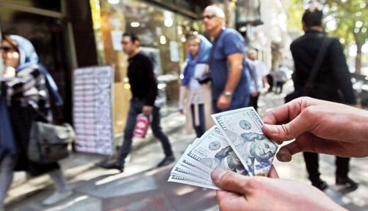 دستگیری دلالان ارزی و کشف  اسکناس دلار تقلبی در بازار ارز تهران