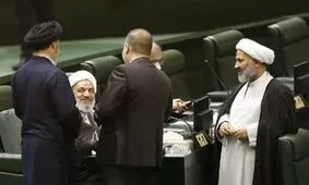 انتقاد یک روزنامه اصولگرا از تلاش نمایندگان برای استیضاح برخی از وزرا/ مخالفان سرسخت دولت ۷۰ نفر هم نیستند

