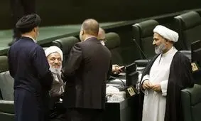 انتقاد یک روزنامه اصولگرا از تلاش نمایندگان برای استیضاح برخی از وزرا/ مخالفان سرسخت دولت ۷۰ نفر هم نیستند

