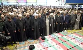 تشییع شهدای خدمت در تهران/ اقامه نماز رهبر انقلاب بر پیکر شهیدان/ ویدئو