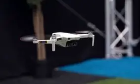 نظارت بر سلامت گیاهان گلخانه به کمک پهپادها

