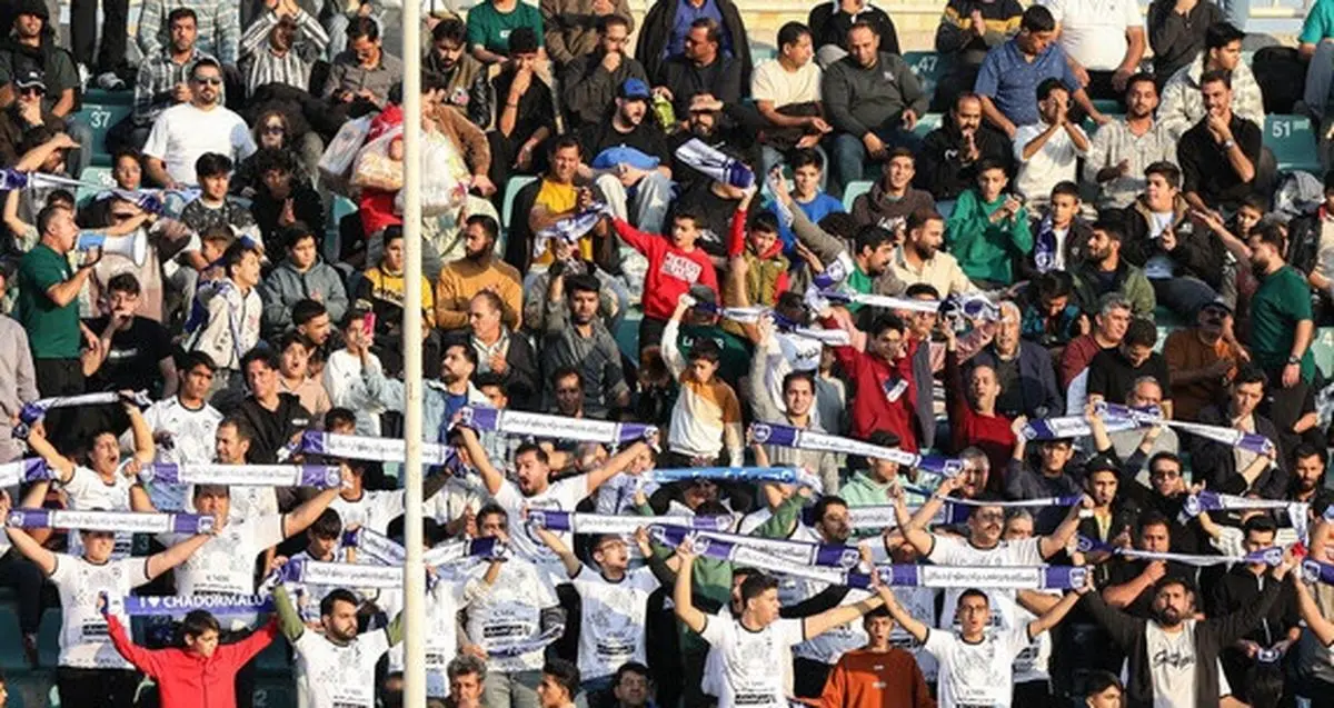 درهای ورزشگاه نصیری یزد بر روی هواداران باز شد

