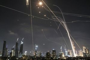 بلایی که موشکهای ایرانی بر سر «بات یام» در اسرائیل آوردند/ ایهود باراک: با آزمونی دردناک روبرو هستیم

