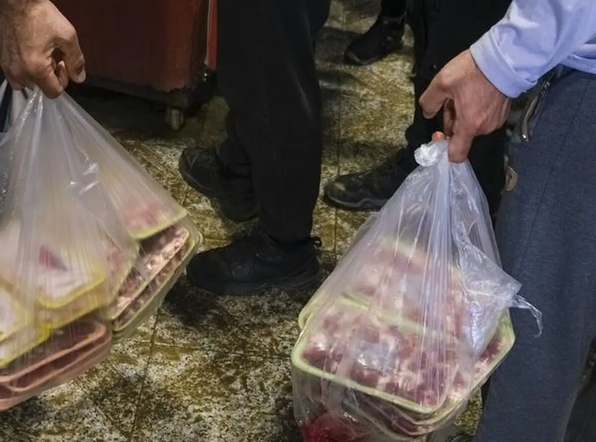 رفع مشکل کیفیت پایین گوشت‌های وارداتی تنظیم بازار به دستور دادستانی تهران/ صالحی: بسته بندی گوشت وارداتی تنظیم بازار با برچسب شرکت‌های فرعی ممنوع است

