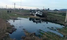 تانکر حامل سوخت مازوت در قزوین واژگون شد