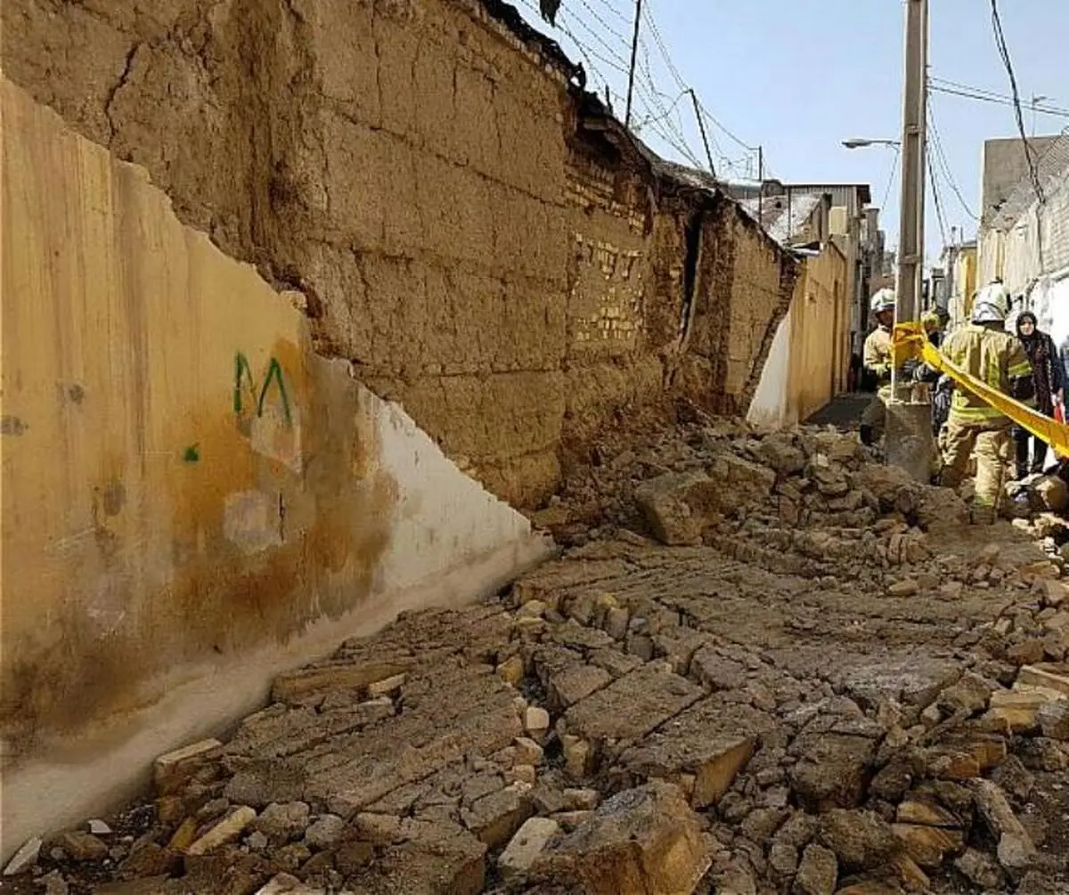 ریزش دیوار جان دو شهروند مهابادی را گرفت