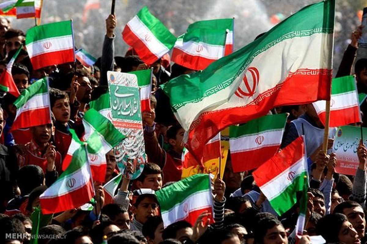 حماسه فجر فاطمی مردم شیراز/ پرچم در دستان دهه هشتادی ها
