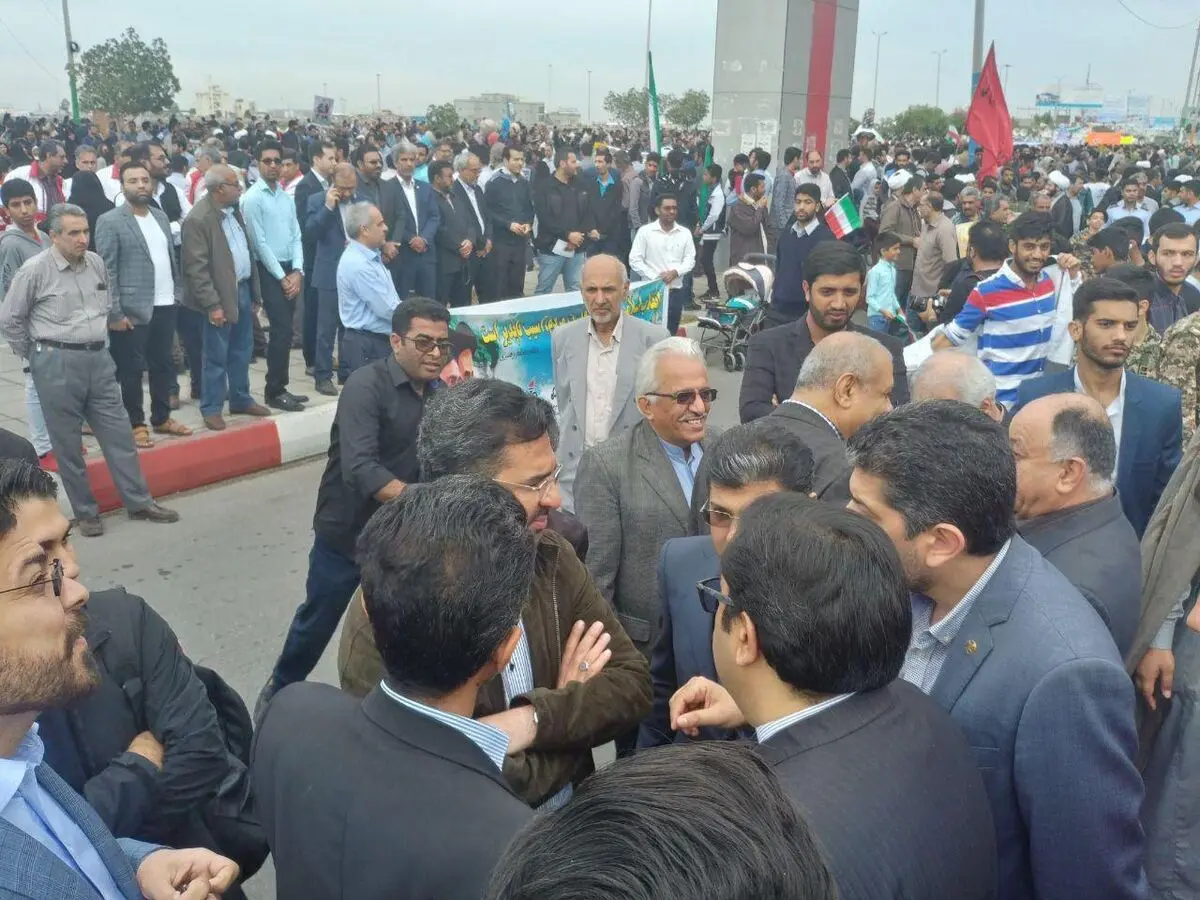 حضور وزیر ارتباطات در جمع راهپیمایان بندرعباسی
