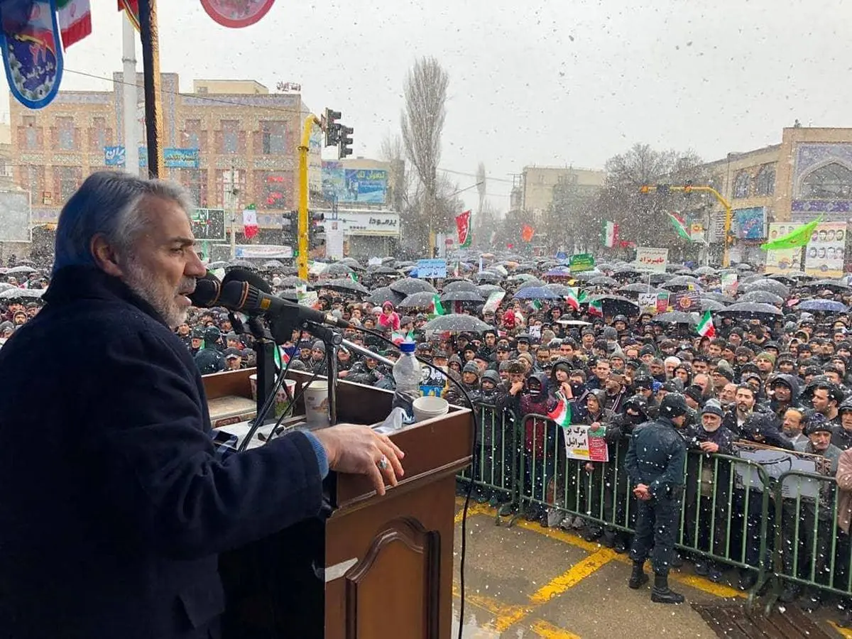 استقلال و آزادی هدف اصلی انقلاب اسلامی/با همت مردم و مسؤولان عرصه اقتصاد را نیز فتح خواهیم کرد