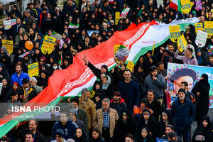 اسپوتنیک: مردم ایران برای جشن انقلاب به خیابان‌ها آمدند