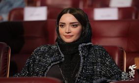 بهنوش طباطبایی در انتظار شروع مراسم اختتامیه جشنواره فجر