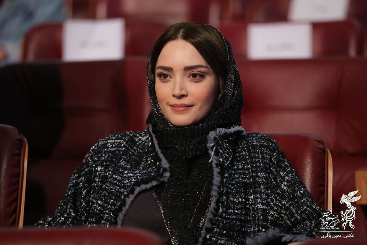 بهنوش طباطبایی در انتظار شروع مراسم اختتامیه جشنواره فجر