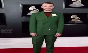 عجیب پوشیدن جزو فان مراسمای مهمه