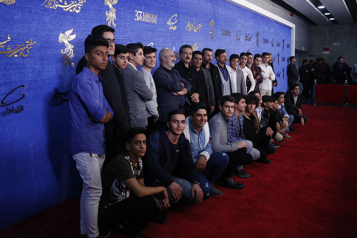 23 نفر روی صحنه اختتامیه فجر رفتند