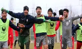 تمرین شاداب شاگردان کرانچار در هوای بارانی/بازى درون تيمى