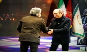 سیمرغ بلورین بهترین بازیگر نقش مکمل مرد به علی نصیریان برای فیلم «مسخره باز»