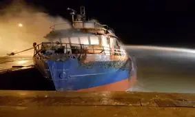 چند فروند لنج در بندر عامری تنگستان آتش گرفت