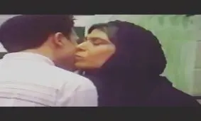 فیلم روبوسی گوهر خیراندیش با کارگردان آقایی که در جشنواره فجر جنجال آفرید