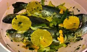 طرز تهیه ماهی قزل آلا در ماهیتابه