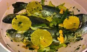 طرز تهیه ماهی قزل آلا در ماهیتابه