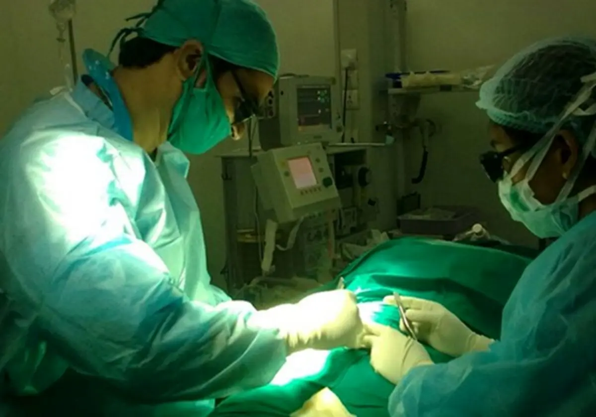 آب آوردن بیضه در کودکان چیست و چه علائمی دارد؟