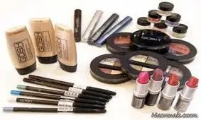 راز ماندگاری لوازم آرایشی در یخچال