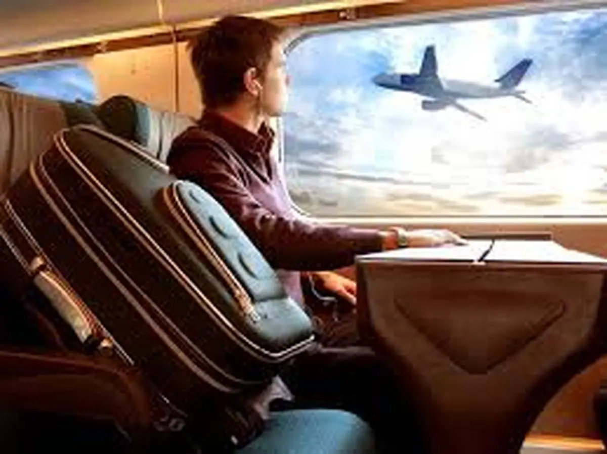 قبل از سفر داخل هواپیما کرم ضد آفتاب بزنید