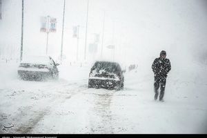 بارش برف تمام محورهای مواصلاتی استان قزوین را فراگرفت