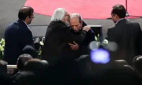 بوسه جمشید مشایخی بر پیشانی علی نصیریان