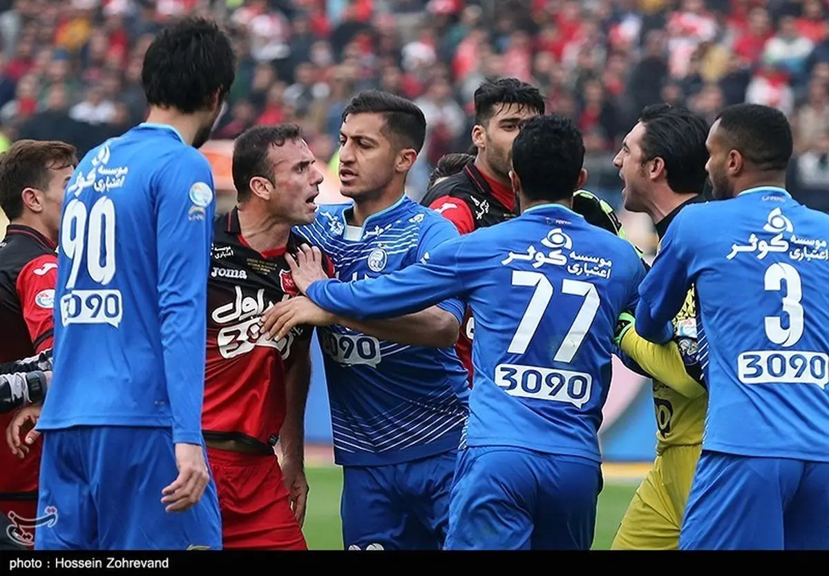 امیر‌آبادی: قبل از دربی مراسم الکی برگزار می‌کنند، اما در زمین به سروکله هم می‌زنند/ جوان‌ها در خیابان کارهای حسینی و رحمتی را تکرار می‌کنند