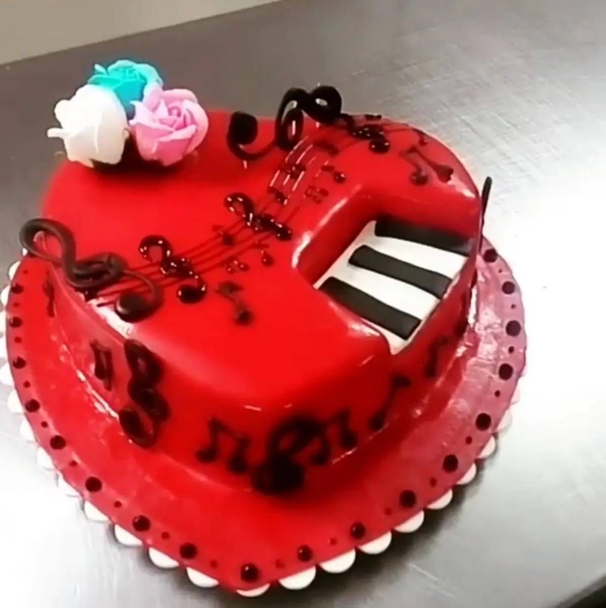 تزیین کیک قلب ولنتاین