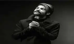 ترانه "از خون جوانان وطن لاله دمیده" با اجرای زنده حمید هیراد برای شهدای تروریستی زاهدان