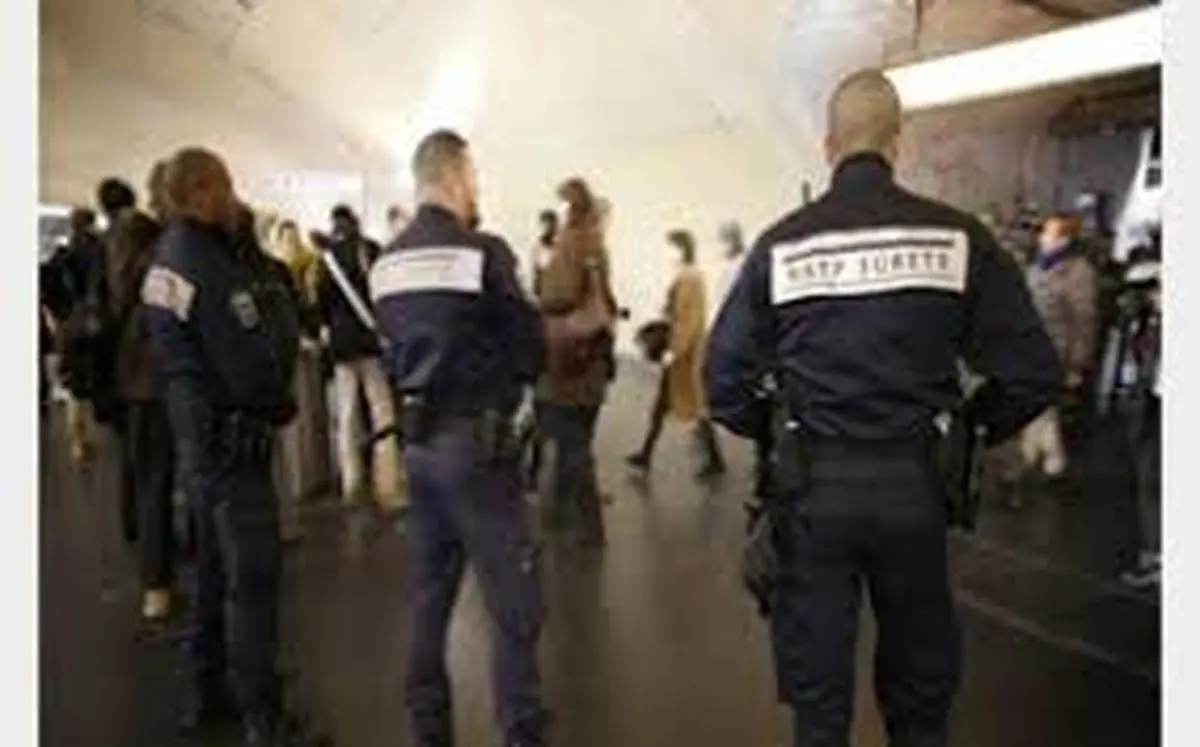 اسیدپاشی در متروی پاریس