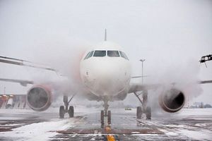 باند فرودگاه بین‌ المللی تبریز با وجود بارش شدید برف باز است